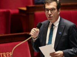Ce système coûte "860 millions d'euros par an" à la France: le gouvernement veut "mettre la pression" sur la Suisse pour arrê