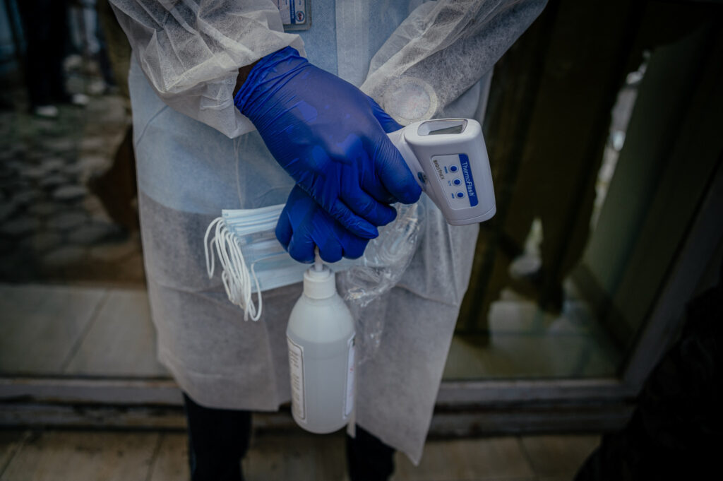 Épidémie en Afrique centrale: Une souche méconnue complique la lutte contre Ebola image principale Épidémie en Afrique centrale: Une souche méconnue complique la lutte contre Ebola image principale