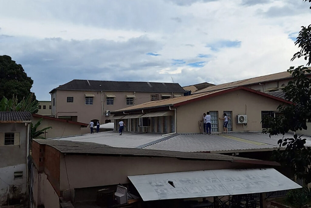 Fusillade au Brésil: Un adolescent de 13 ans ouvre le feu dans son école et tue deux employées image principale