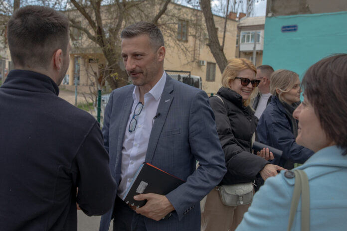Guerre en Ukraine: Jacques Gerber: «On ne peut pas travailler en Ukraine comme dans un pays en paix» image principale