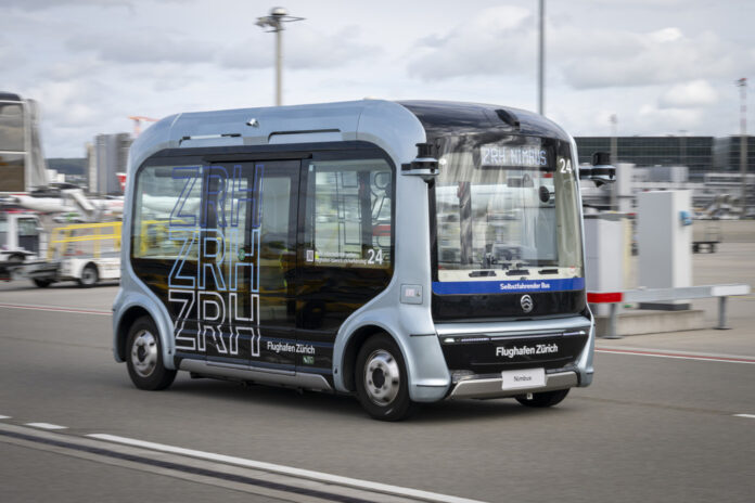 Mobilité en Suède: Au jour de son lancement, un bus autonome entre en collision avec un tram à Göteborg image principale