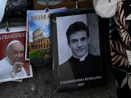 Photo dans les kiosques de Rome: La star du calendrier des «prêtres sexy» n’a jamais été prêtre Photo dans les kiosques de Rome: La star du calendrier des «prêtres sexy» n’a jamais été prêtre image principale