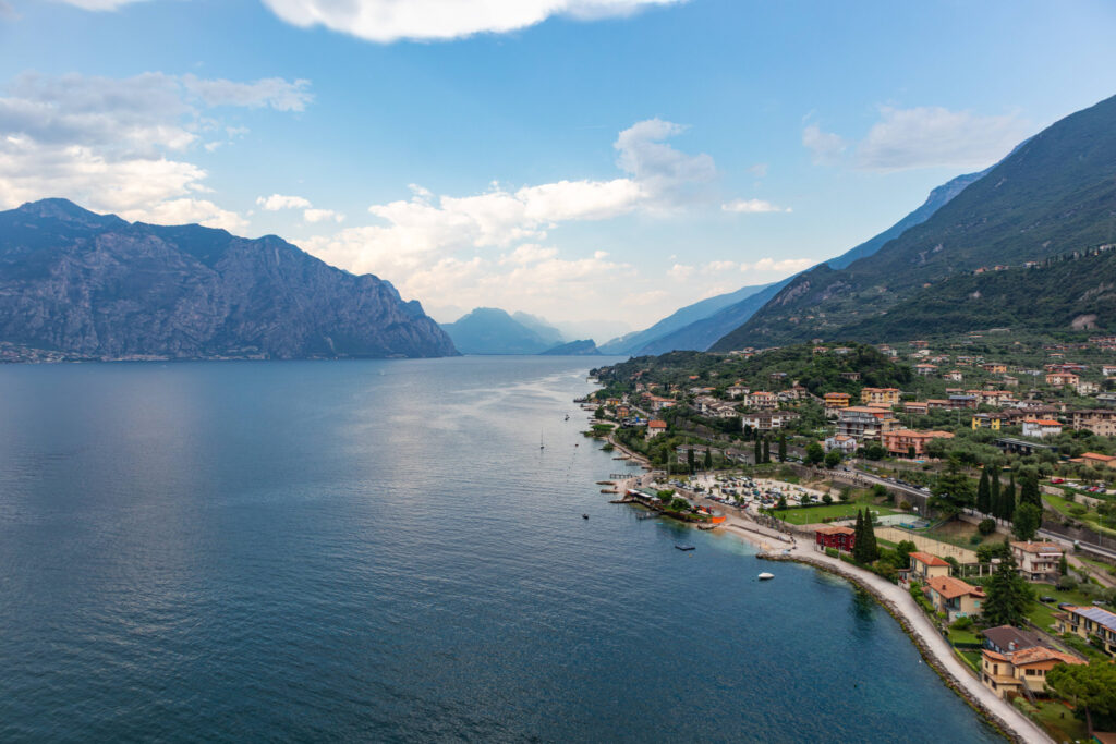 Accident en Italie: Un Suisse de 37 ans meurt en parapente au lac de Garde image principale