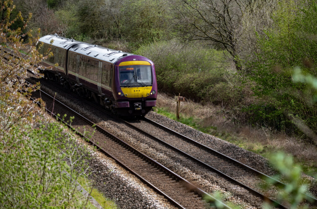 Accident ferroviaire: Deux trains impliqués dans une collision au nord de Londres image principale Accident ferroviaire: Deux trains impliqués dans une collision au nord de Londres image principale