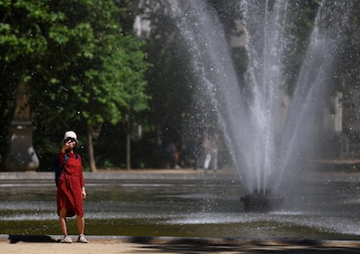 Boire de l’eau et rester à l’ombre, mais encore? Voici 5 autres astuces pour supporter la chaleur image principale Boire de l’eau et rester à l’ombre, mais encore? Voici 5 autres astuces pour supporter la chaleur image principale