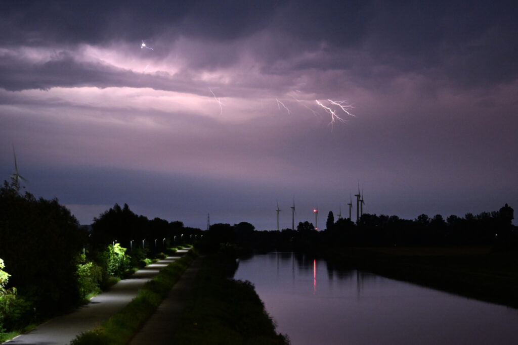 Orages en France et Belgique: De violents orages balaient le nord de l’Europe et font un mort image principale