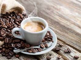 Pourquoi faut-il boire moins de café quand il fait chaud? image principale