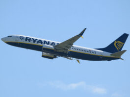 Transport aérien: Ryanair accepte d’attribuer des sièges sans frais supplémentaires pour les parents image principale