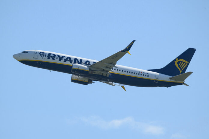 Transport aérien: Ryanair accepte d’attribuer des sièges sans frais supplémentaires pour les parents image principale
