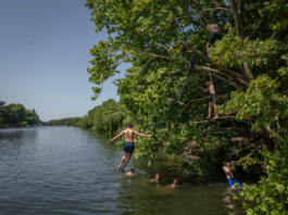 Trempette: Londres, Paris, Berlin… Quand on se baigne en ville image principale