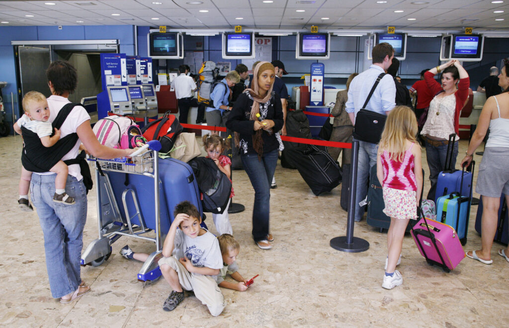 Chaos dans les aéroports: Jusqu’à cinq heures de queue aux frontières de l’UE cet été image principale Chaos dans les aéroports: Jusqu’à cinq heures de queue aux frontières de l’UE cet été image principale