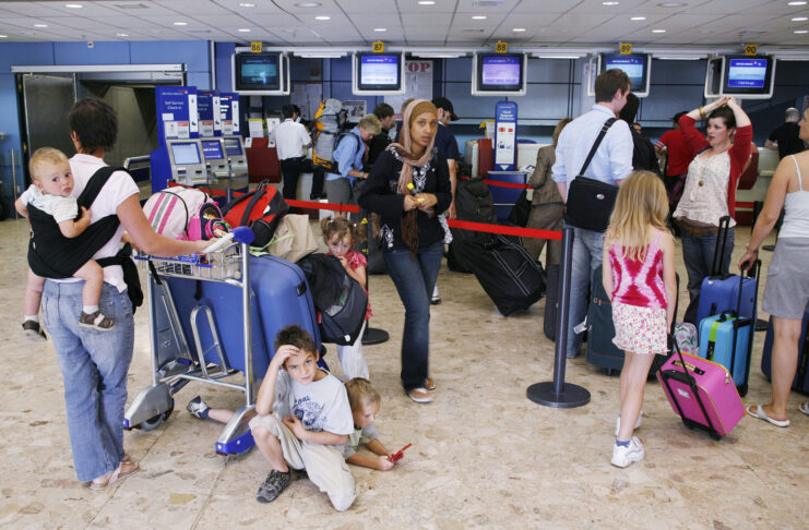 Chaos dans les aéroports: Jusqu’à cinq heures de queue aux frontières de l’UE cet été image principale