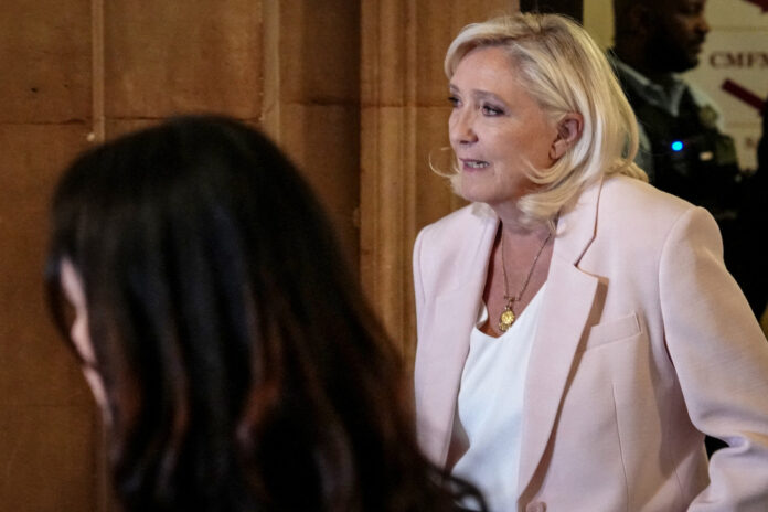 Procès du RN en appel: Condamnée à 1 an ferme sous bracelet, Marine Le Pen pourrait se présenter à la présidentielle Procès du RN en appel: Condamnée à 1 an ferme sous bracelet, Marine Le Pen pourrait se présenter à la présidentielle image pr